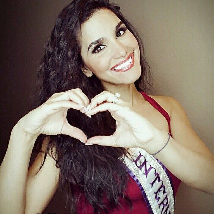 Priscilla Pruitt maternity portrait in tulle